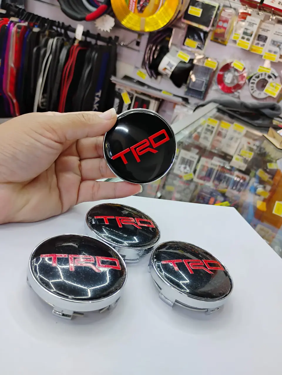 Set x4 Tapas para Centro de Llantas TRD negro letra roja 4