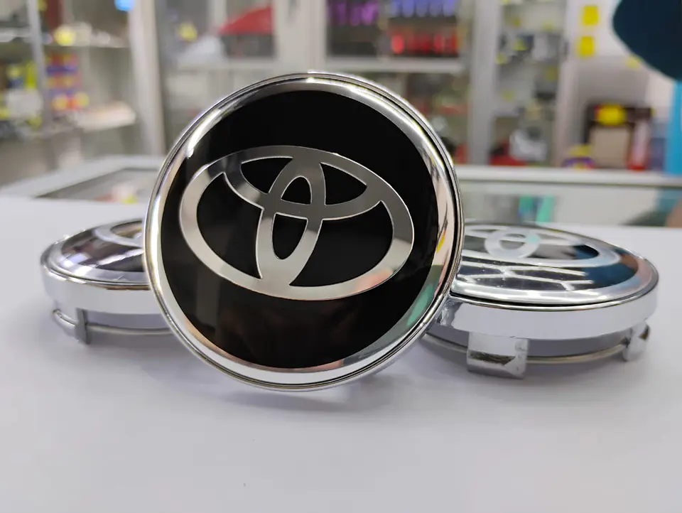 Set x4 Tapas para Centro de Llantas TOYOTA borde plata 2