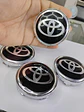 Set x4 Tapas para Centro de Llantas TOYOTA borde plata - thumbnail 4