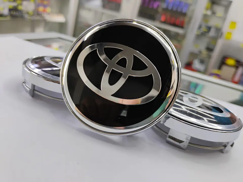 Set x4 Tapas para Centro de Llantas TOYOTA borde plata 7