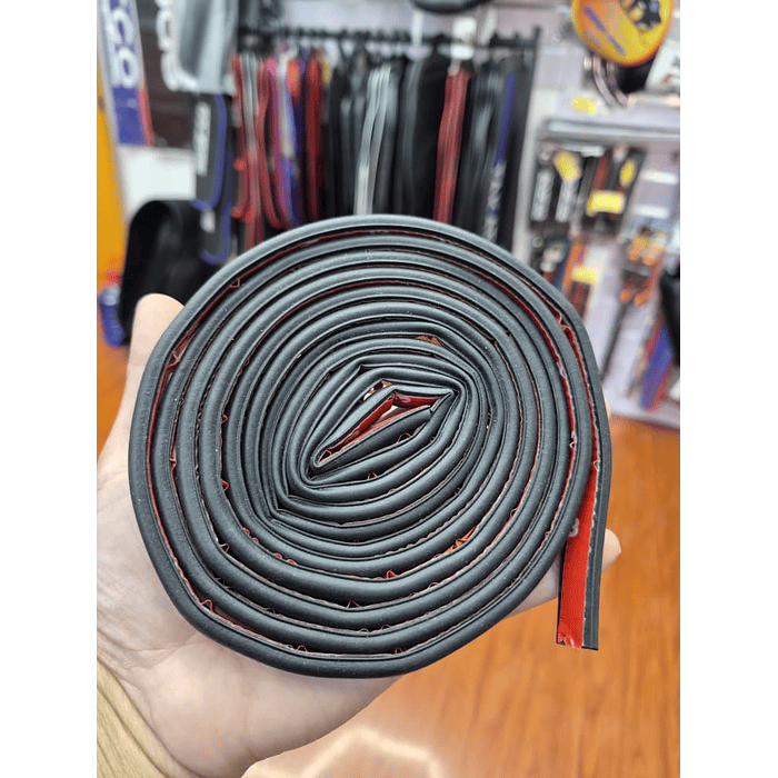 ¡Gran oferta! 🚗💨   🔹 Tira de sellado de goma universal para puertas de auto tipo B 2.5metros 4