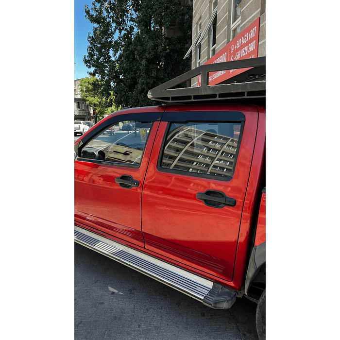 🚘✨ ¡Bota Aguas de Acrílico 2mm plano Negro Brillante a Medida para auto Chevrolet D-max del 2020 al 2025 3