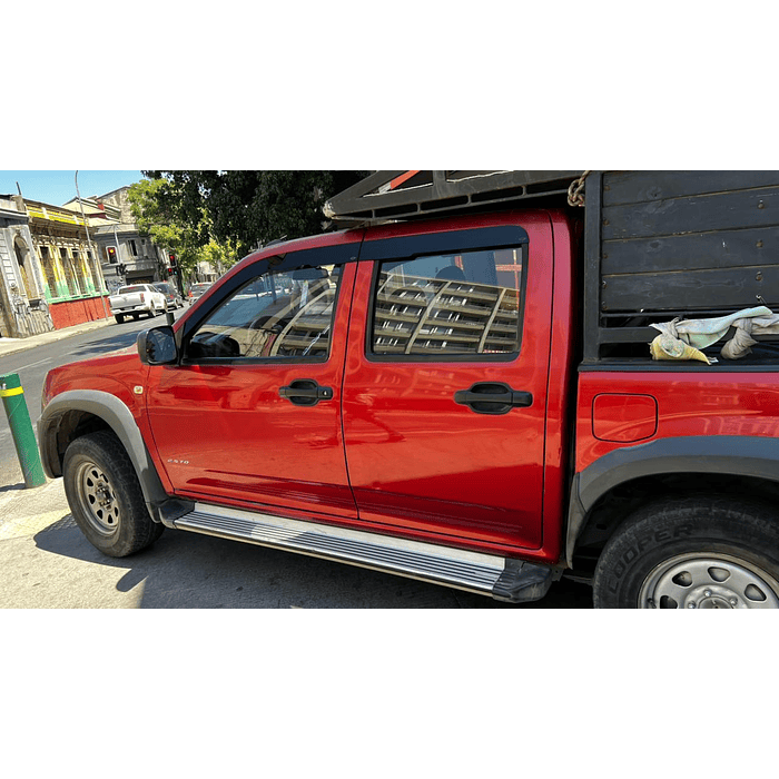 🚘✨ ¡Bota Aguas de Acrílico 2mm plano Negro Brillante a Medida para auto Chevrolet D-max del 2020 al 2025 4