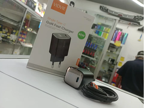 Cargador de auto tipo C con cable tipo C a C 60w