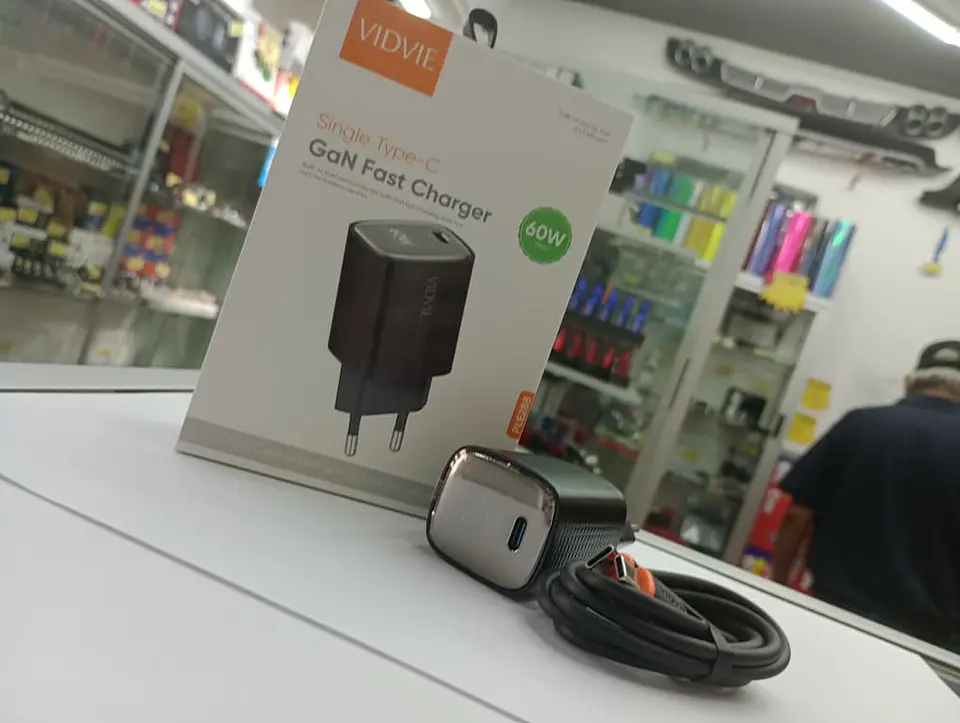 Cargador de auto tipo C con cable tipo C a C 60w 1