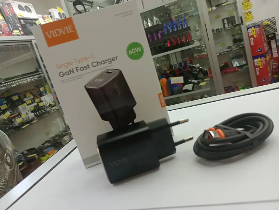 Cargador de auto tipo C con cable tipo C a C 60w 5