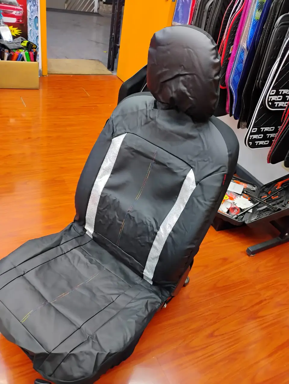 Fundas de asiento individual eco cuero negro franja plateada hilo de 7