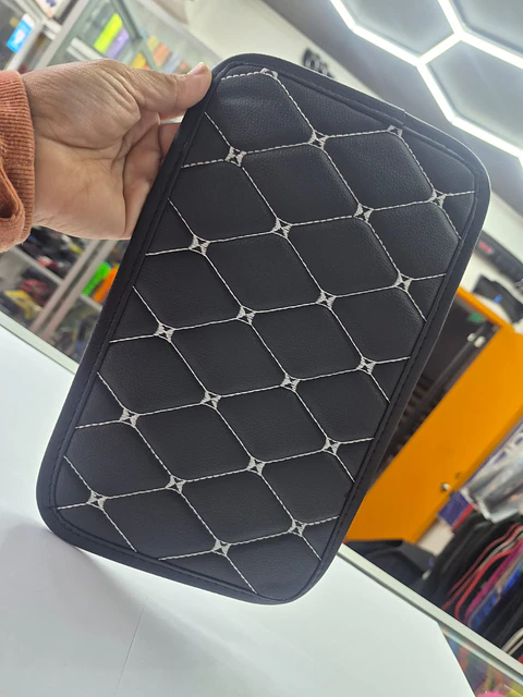 Funda para apoyabrazos auto eco cuero universal hilo blanco
