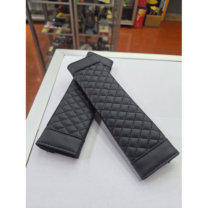 🔥 *¡LIQUIDACIÓN IMPERDIBLE!* 🔥   * X2 CUBRE CINTURÓN DE SEGURIDAD NEGRO DISEÑO HILO negro * 🚗💎  1