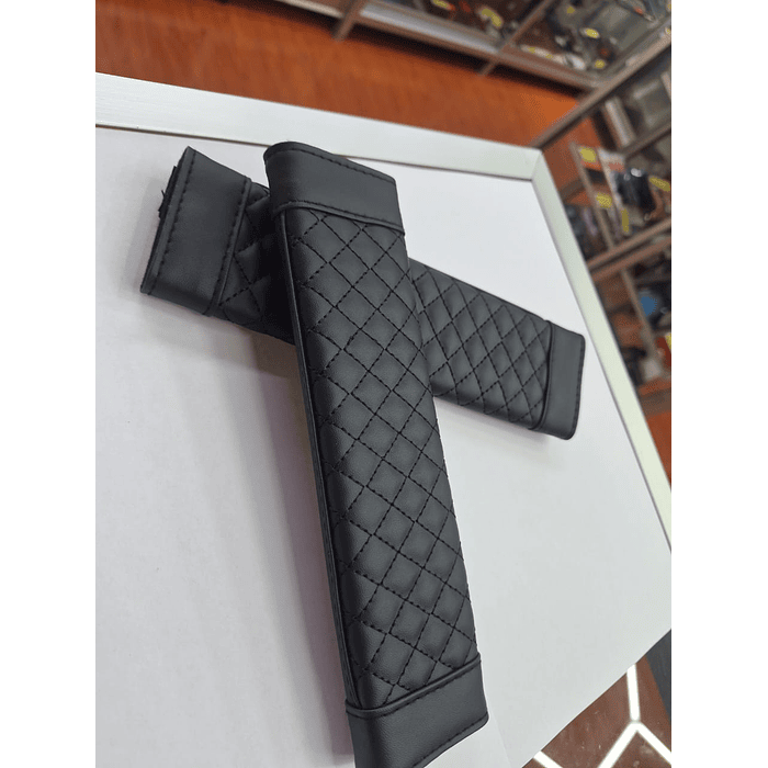 🔥 *¡LIQUIDACIÓN IMPERDIBLE!* 🔥   * X2 CUBRE CINTURÓN DE SEGURIDAD NEGRO DISEÑO HILO negro * 🚗💎  6