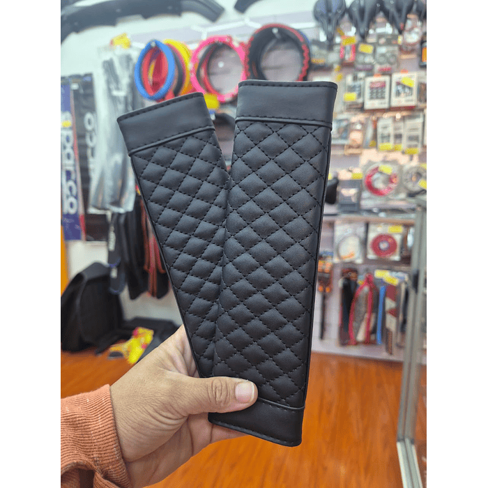 🔥 *¡LIQUIDACIÓN IMPERDIBLE!* 🔥   * X2 CUBRE CINTURÓN DE SEGURIDAD NEGRO DISEÑO HILO negro * 🚗💎  13