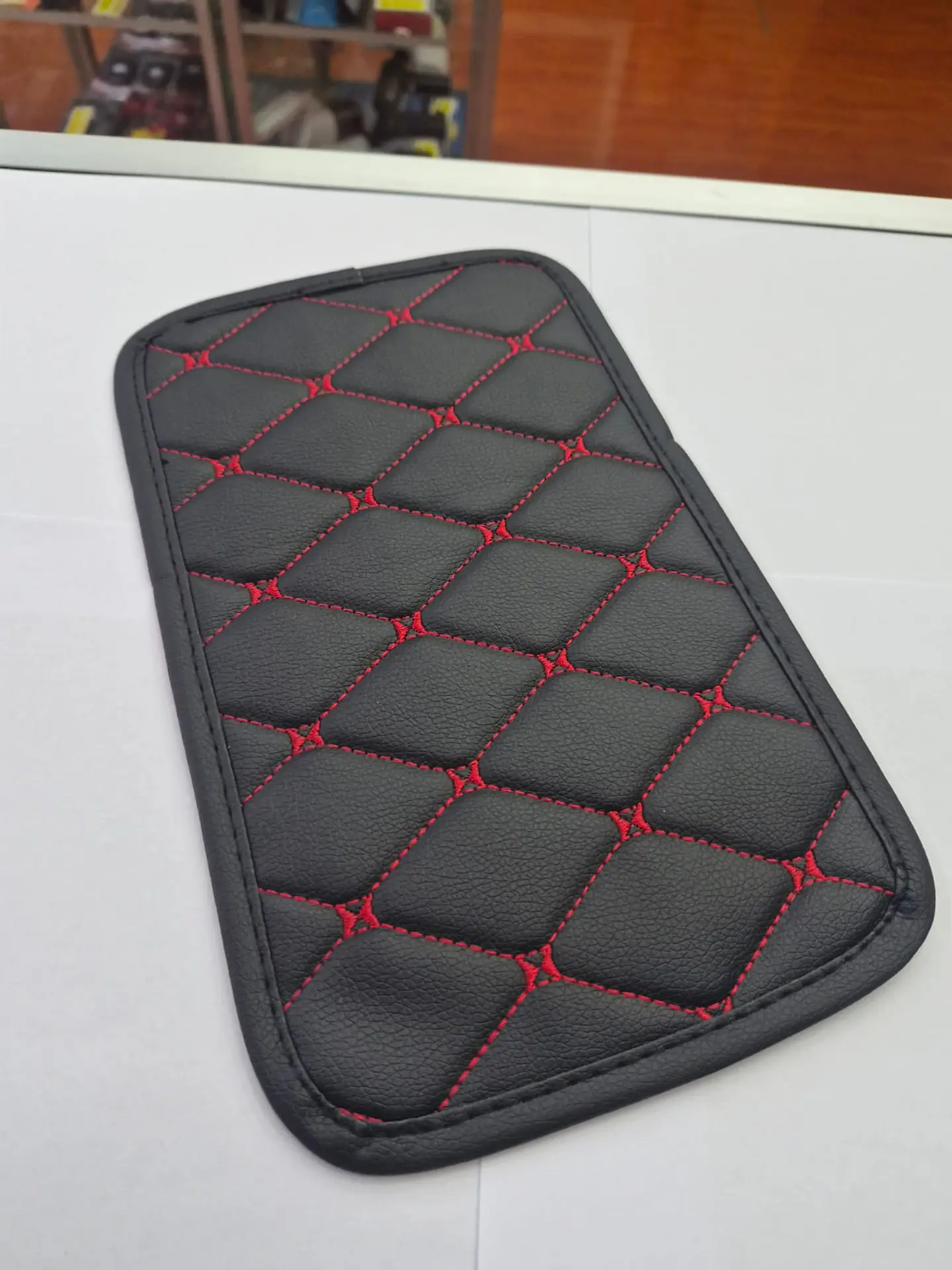 Funda para apoyabrazos auto eco cuero universal hilo rojo 1
