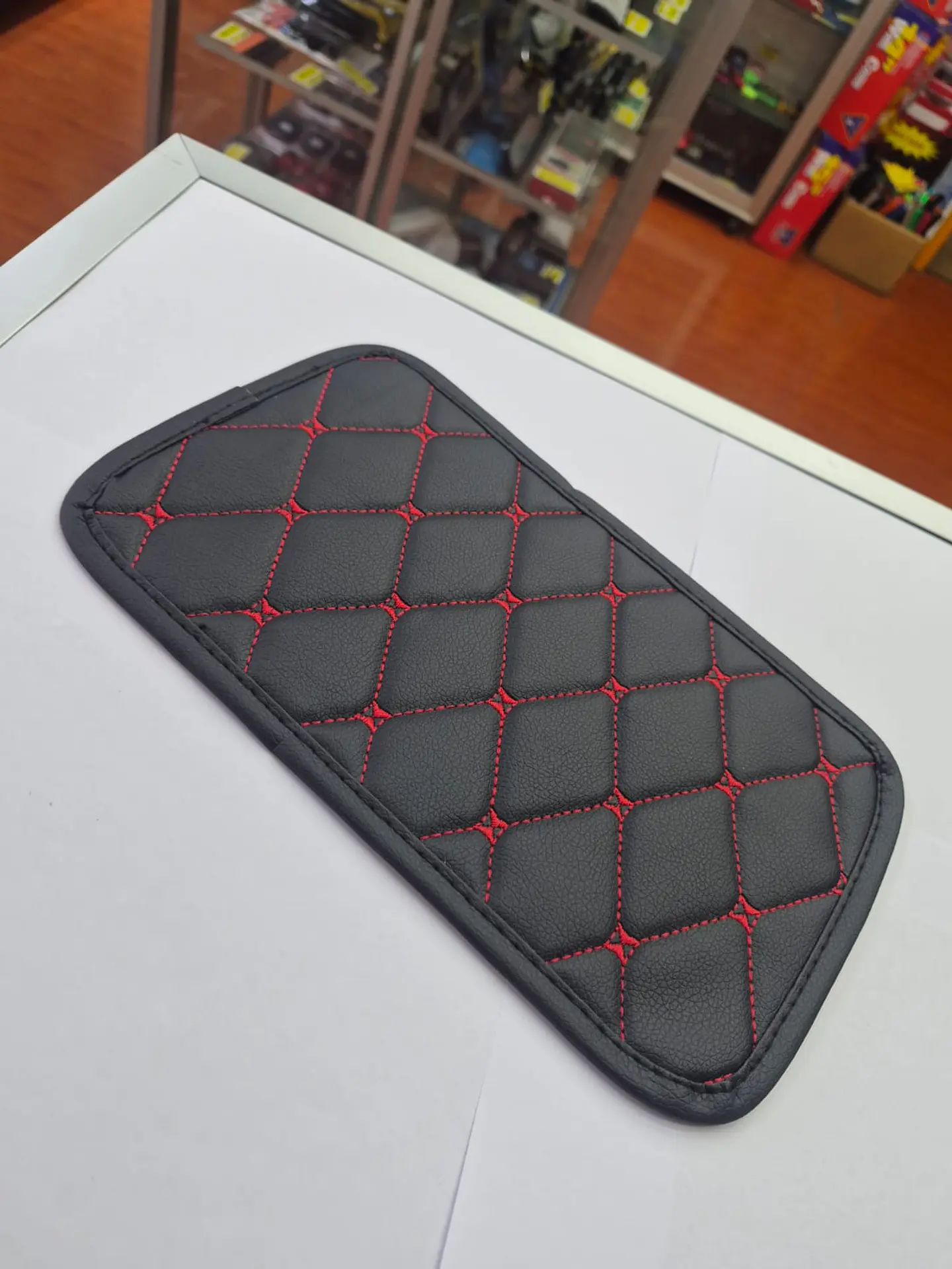 Funda para apoyabrazos auto eco cuero universal hilo rojo 2