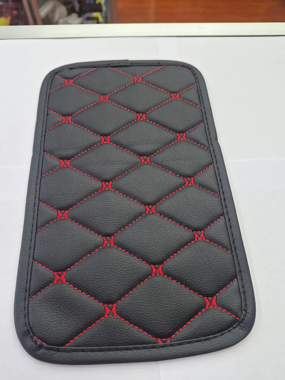 Funda para apoyabrazos auto eco cuero universal hilo rojo 5