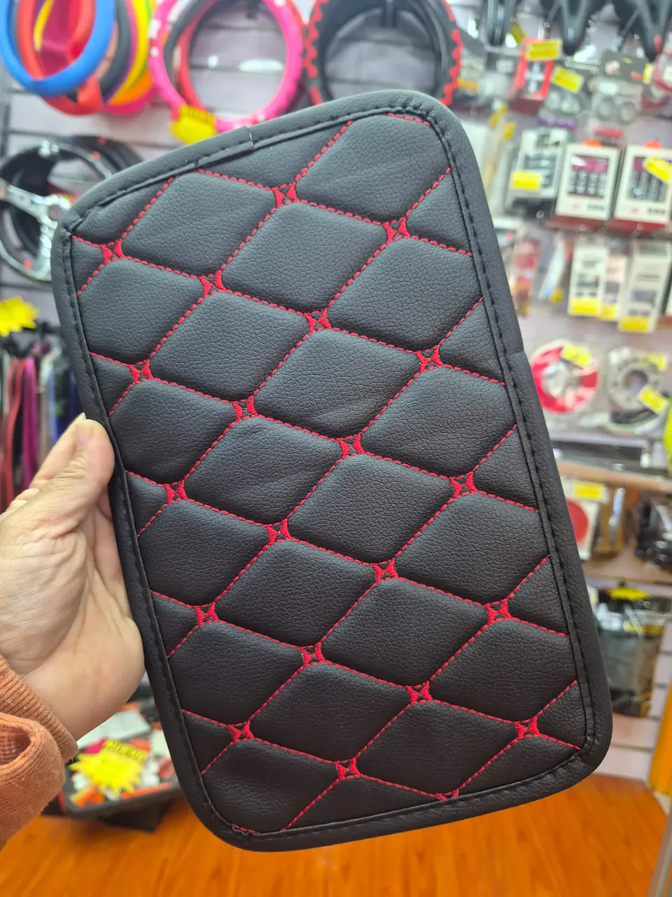 Funda para apoyabrazos auto eco cuero universal hilo rojo 8