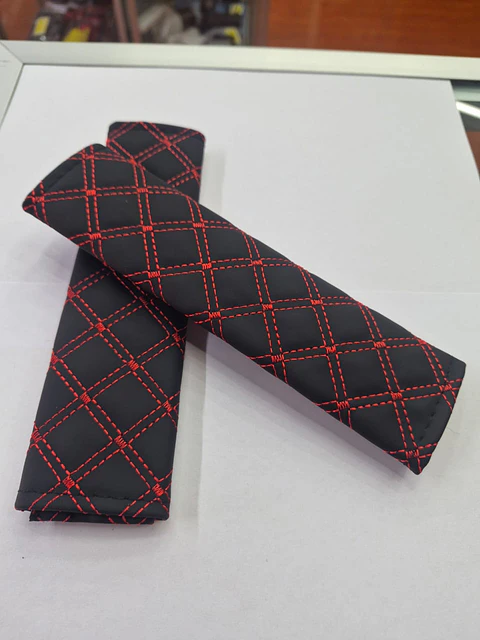 Liquidación x2 cubre cinturón de seguridad negro diseño hilo rojo