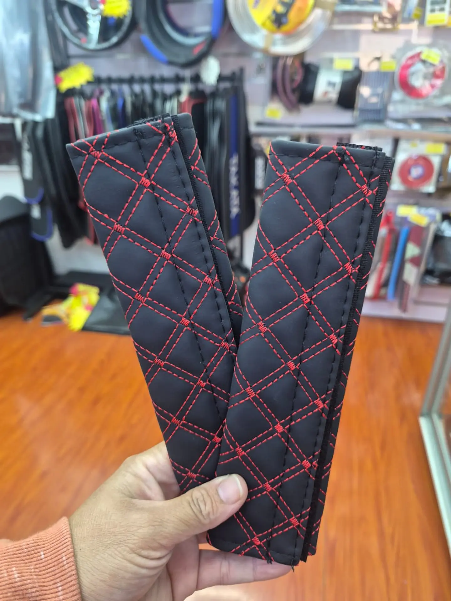 Liquidación x2 cubre cinturón de seguridad negro diseño hilo rojo 2