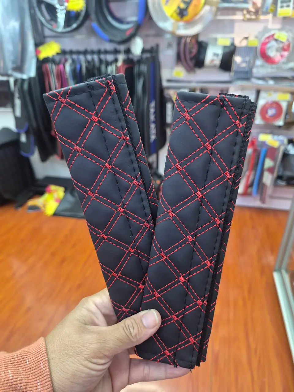 Liquidación x2 cubre cinturón de seguridad negro diseño hilo rojo 2
