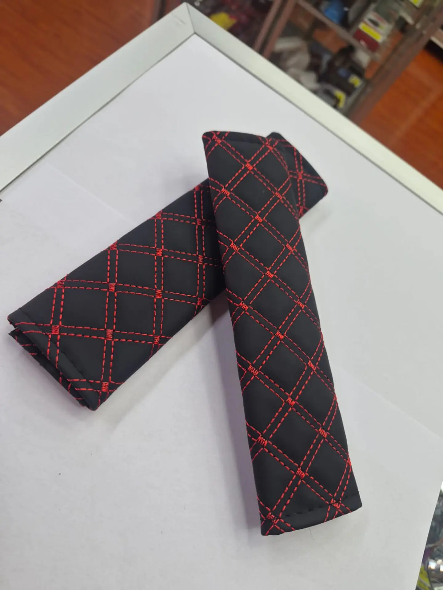 Liquidación x2 cubre cinturón de seguridad negro diseño hilo rojo 8