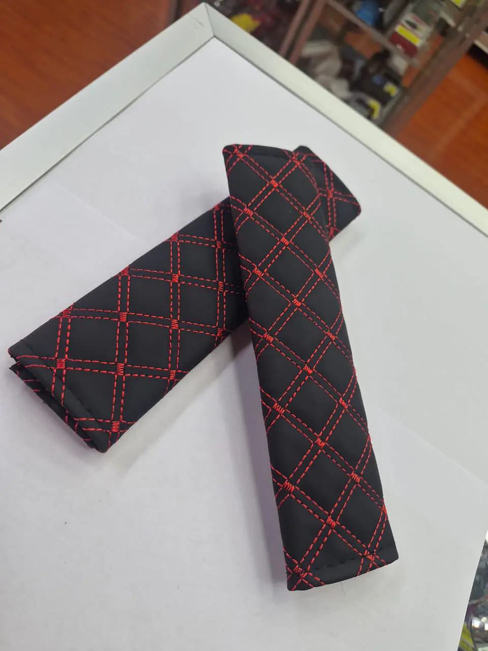 Liquidación x2 cubre cinturón de seguridad negro diseño hilo rojo 8