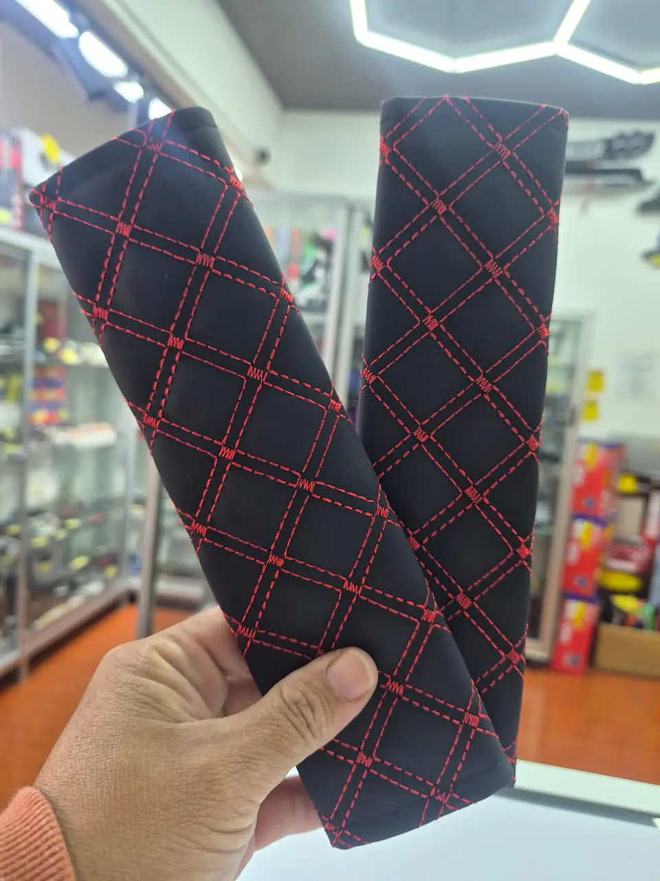 Liquidación x2 cubre cinturón de seguridad negro diseño hilo rojo 11