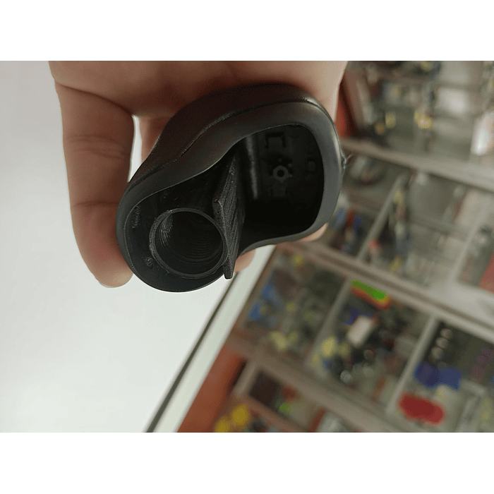 Pomo  perilla de Cuero para Palanca 6 Velocidades con reversa por primera negro con borde plata  🔥 Precio: $24990 pesos 9