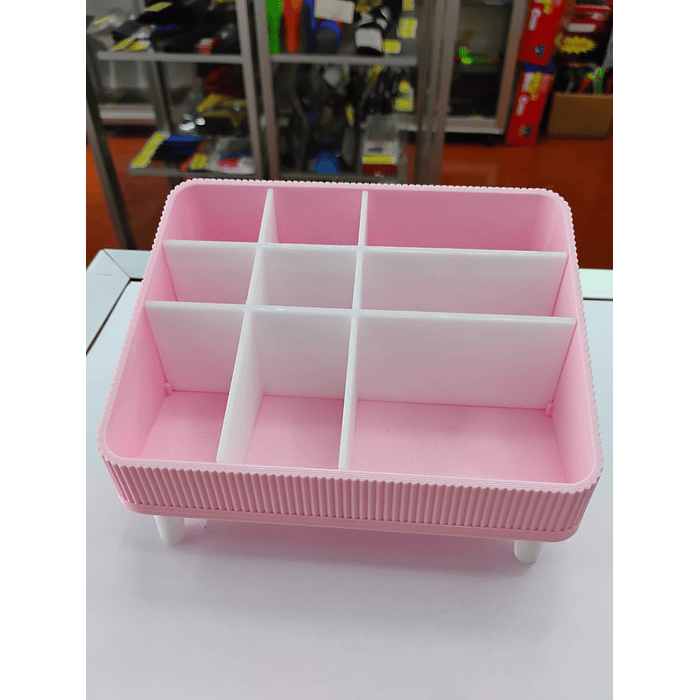 Organizador de plástico con compartimentos, diseñado típicamente para cosméticos, maquillaje  Medidas 14cm x 10cm x 8cm x 4.5cm 4