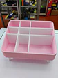 Organizador de plástico con compartimentos, diseñado típicamente - Miniatura 4