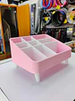 Organizador de plástico con compartimentos, diseñado típicamente - Miniatura 9