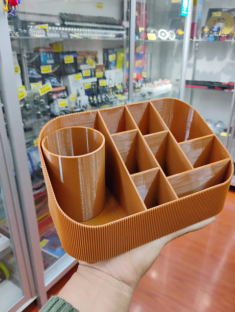 Organizador de escritorio o maquillaje con un acanalado moderno