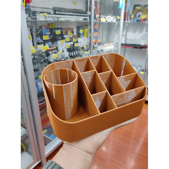 Organizador de escritorio o maquillaje con un diseño acanalado moderno  medidas 20cm x 12cm x 10.5cm x 5.5cm 1