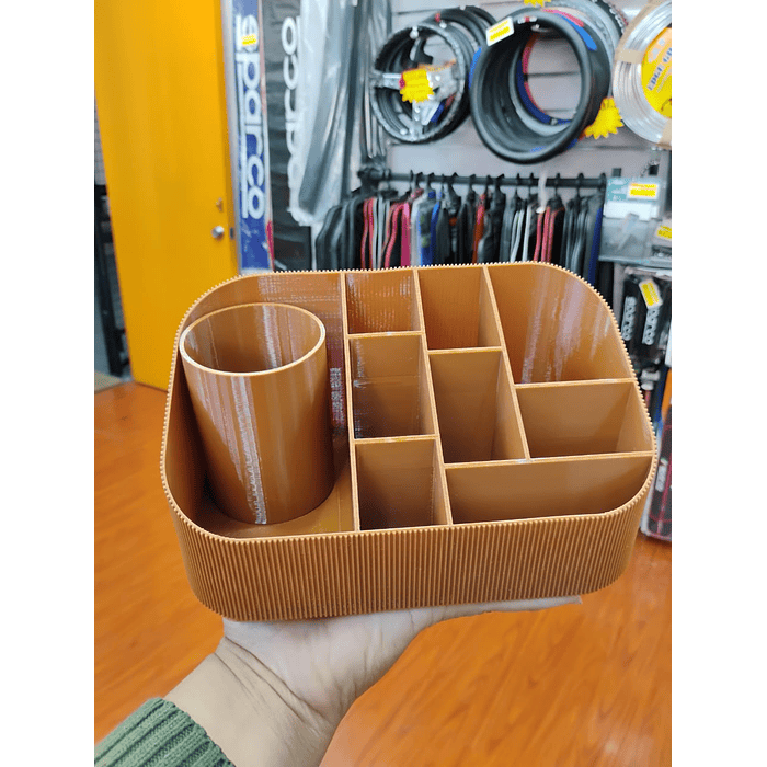 Organizador de escritorio o maquillaje con un diseño acanalado moderno  medidas 20cm x 12cm x 10.5cm x 5.5cm 2