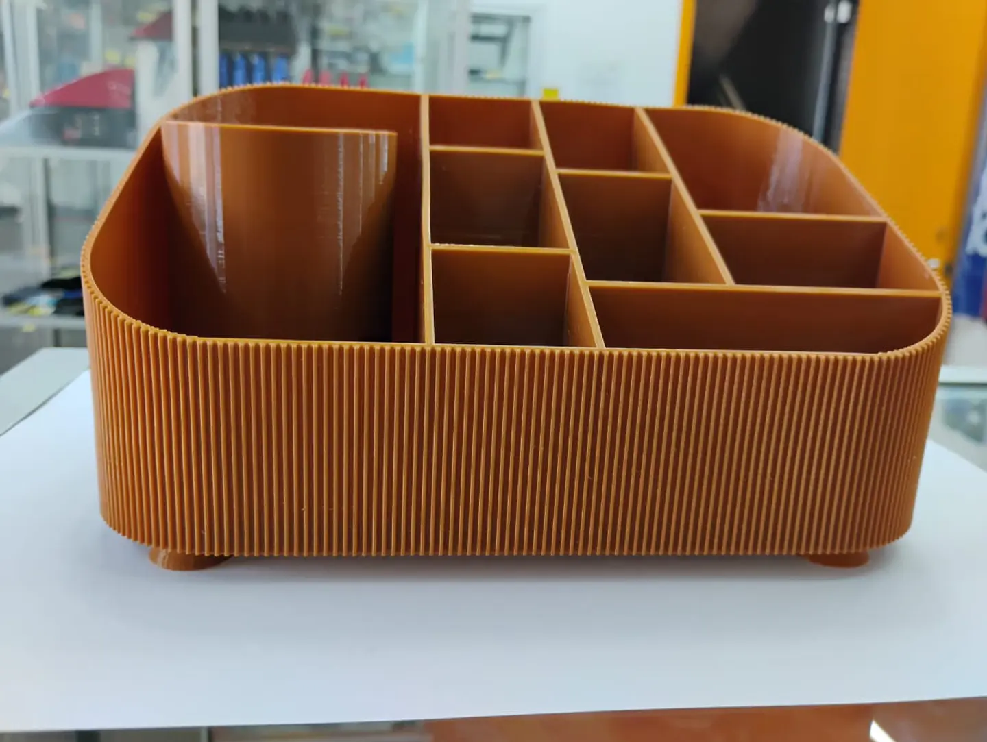 Organizador de escritorio o maquillaje con un acanalado moderno 4