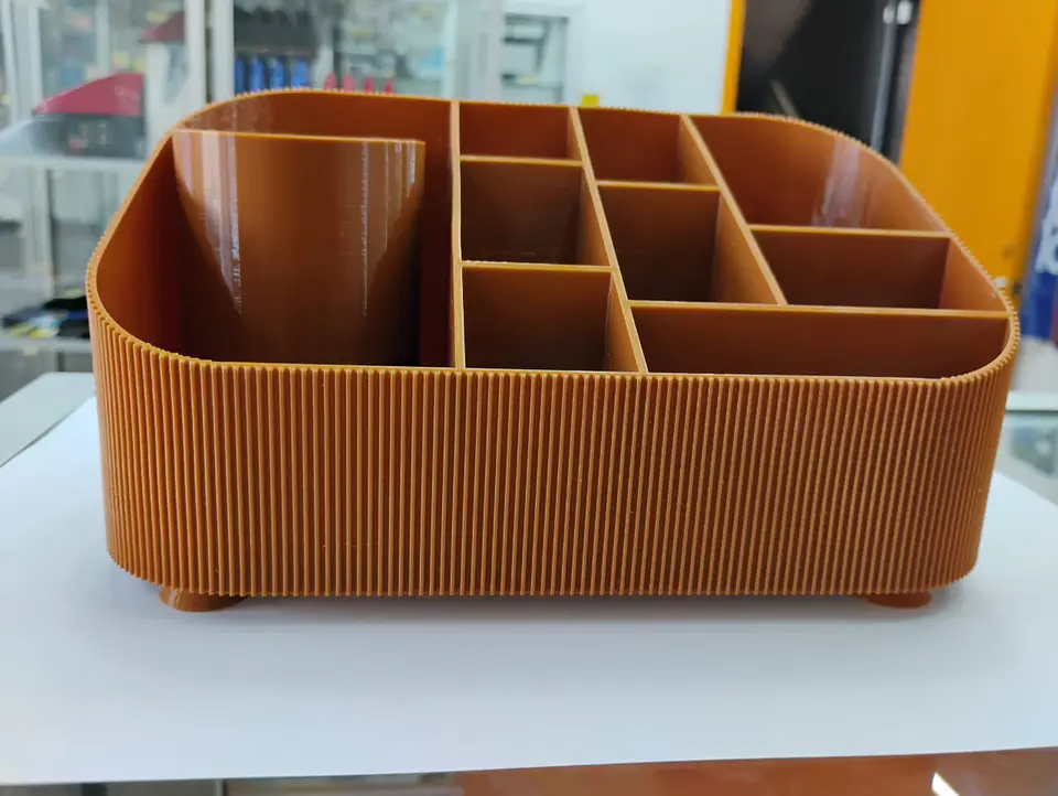 Organizador de escritorio o maquillaje con un acanalado moderno 4