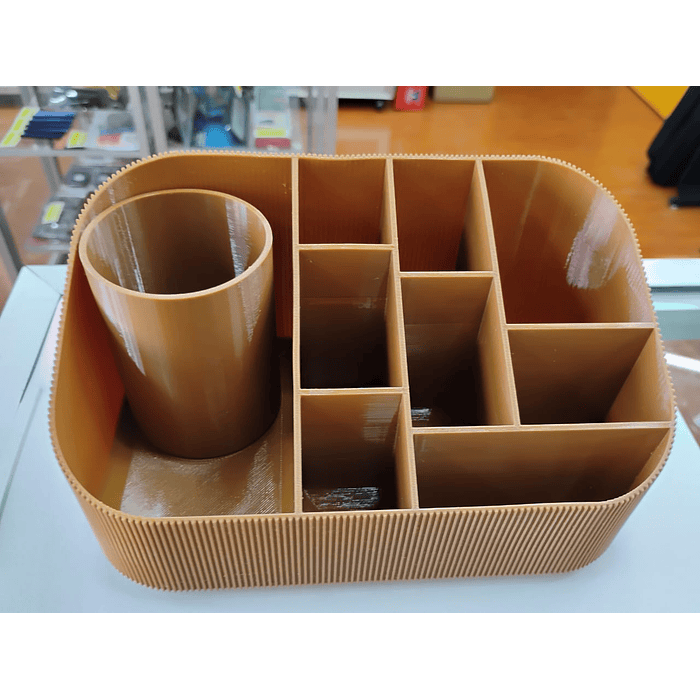 Organizador de escritorio o maquillaje con un diseño acanalado moderno  medidas 20cm x 12cm x 10.5cm x 5.5cm 5