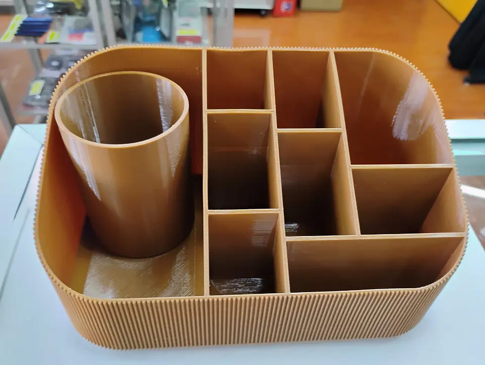 Organizador de escritorio o maquillaje con un acanalado moderno 5