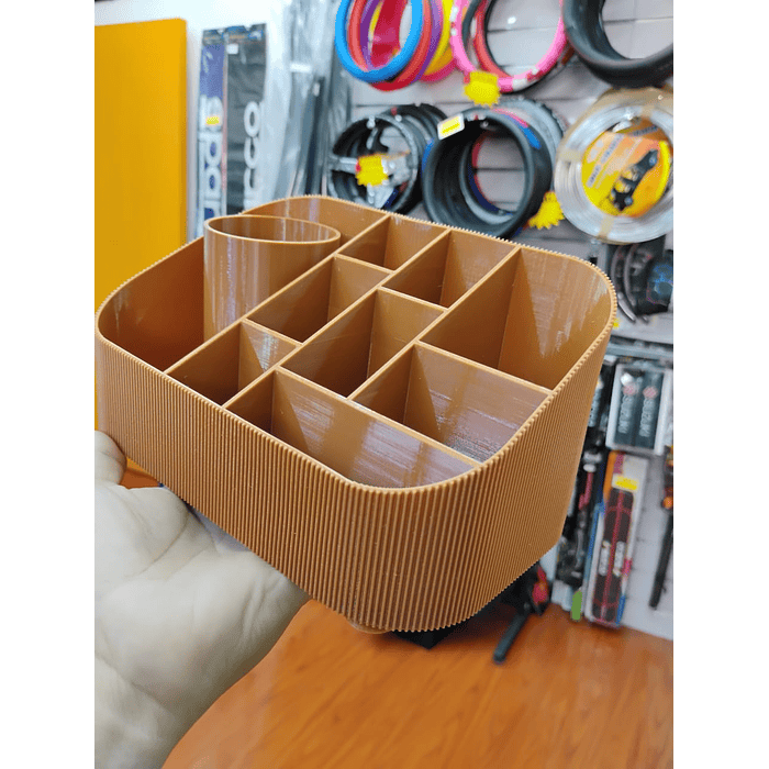 Organizador de escritorio o maquillaje con un diseño acanalado moderno  medidas 20cm x 12cm x 10.5cm x 5.5cm 6