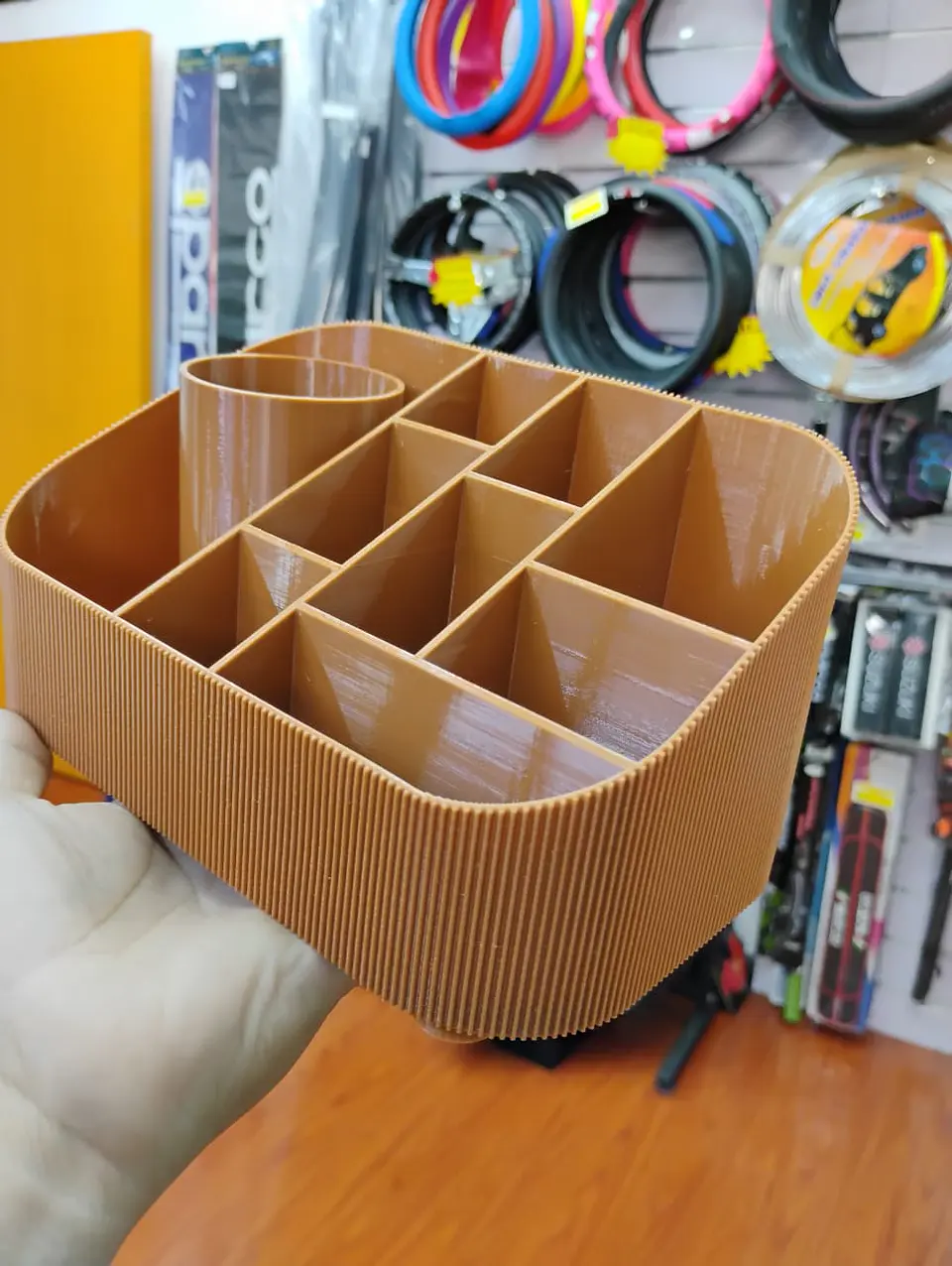Organizador de escritorio o maquillaje con un acanalado moderno 6
