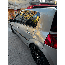 Bota Aguas de Acrílico 2mm plano Negro Brillante a Medida para auto Renault megane 2  de 2003 a 2009 