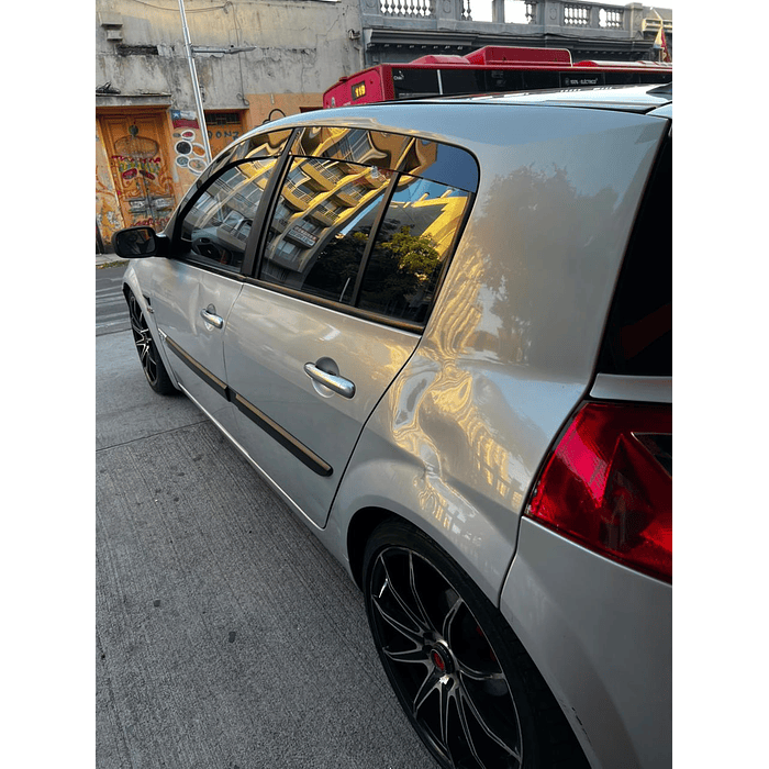 Bota Aguas de Acrílico 2mm plano Negro Brillante a Medida para auto Renault megane 2  de 2003 a 2009  1