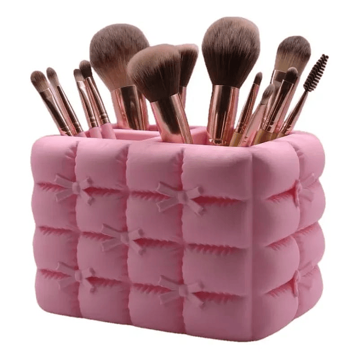 Organizador De Brochas Maquillaje Coquette Acolchado medidas 13.5cm x 9cm x 8.5cm 2