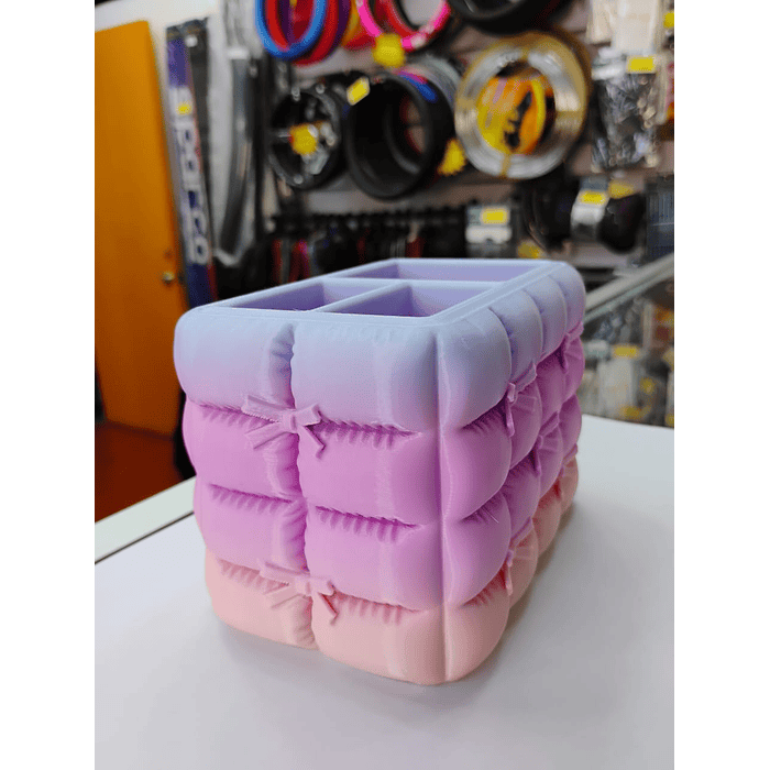 Organizador De Brochas Maquillaje Coquette Acolchado medidas 13.5cm x 9cm x 8.5cm 3