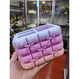 Organizador De Brochas Maquillaje Coquette Acolchado medidas 13.5cm x 9cm x 8.5cm