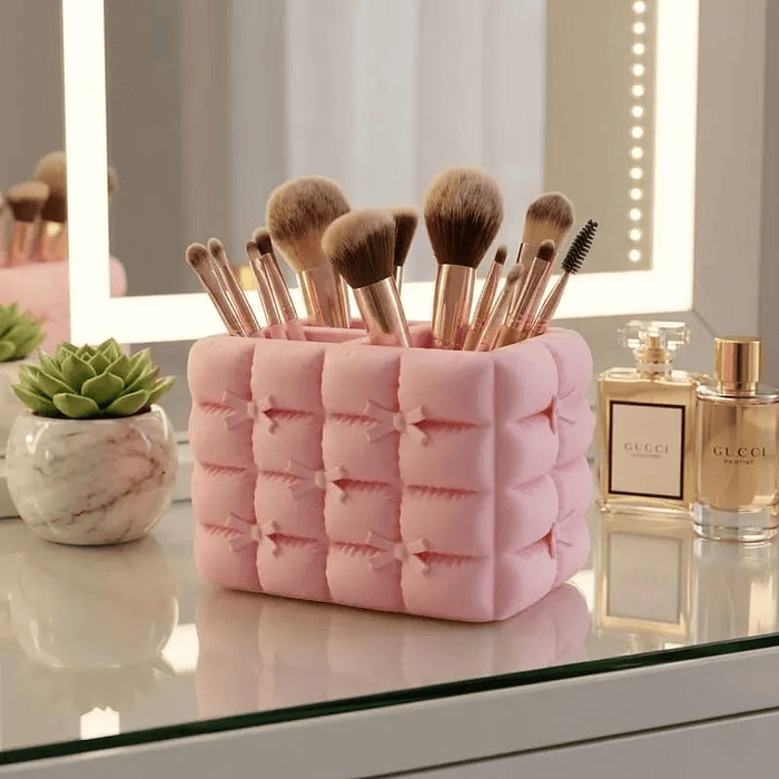 Organizador De Brochas Maquillaje Coquette Acolchado medidas 13.5cm x 9cm x 8.5cm 10
