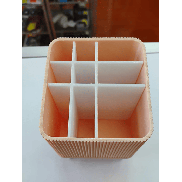 organizador de maquillaje para cosméticos y brochas medidas 8.1cm x 8.1cm xn 10cm x 8cm 2