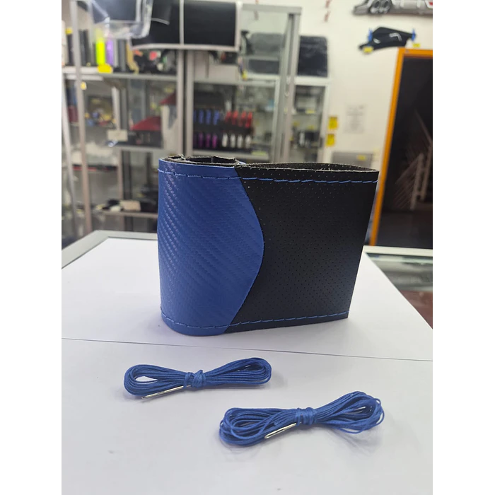 Funda Protectora para Volante diseño carbono azul con negro hilo azul 1