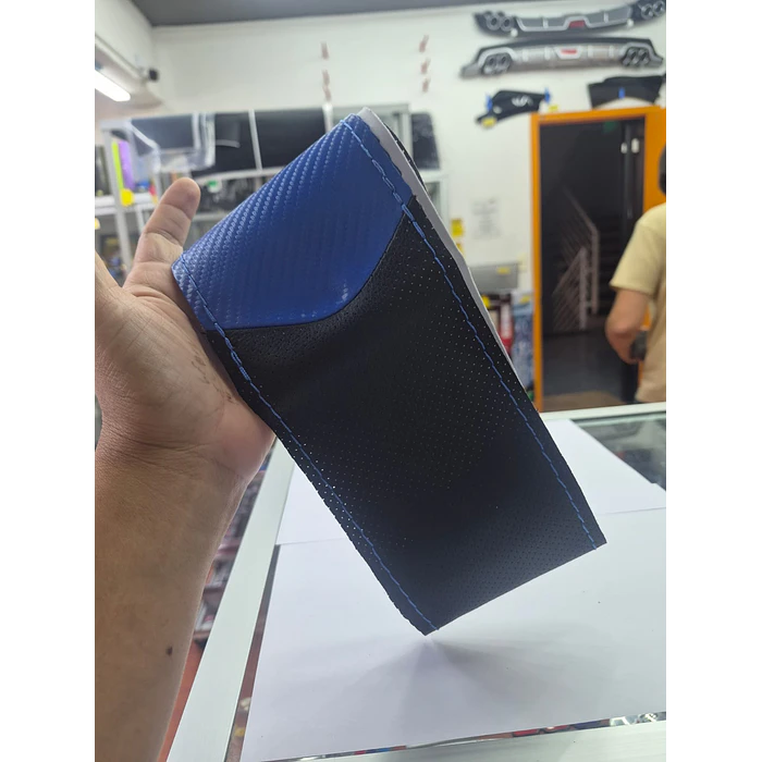 Funda Protectora para Volante diseño carbono azul con negro hilo azul 5