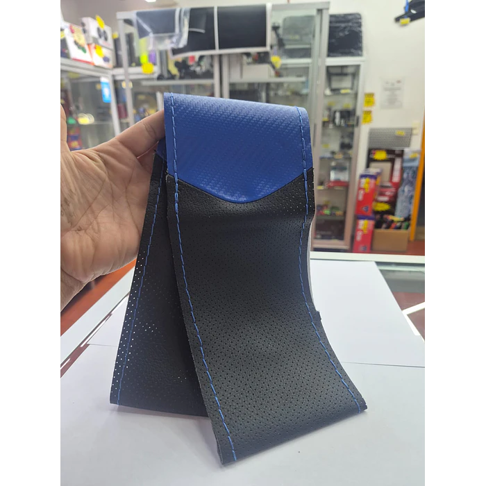 Funda Protectora para Volante diseño carbono azul con negro hilo azul 6