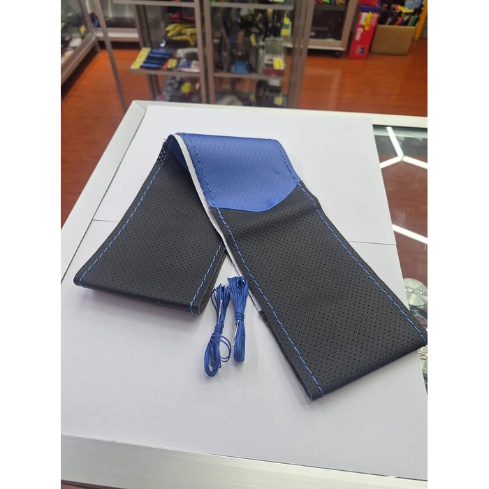 Funda Protectora para Volante diseño carbono azul con negro hilo azul 9