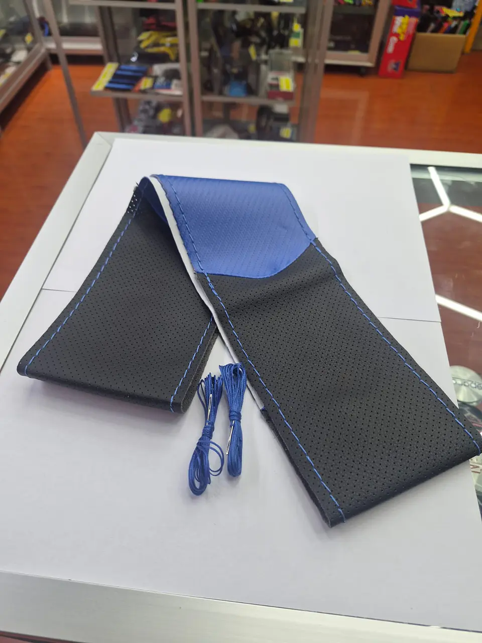 Forro volante hilo carbono azul cuero mate 9